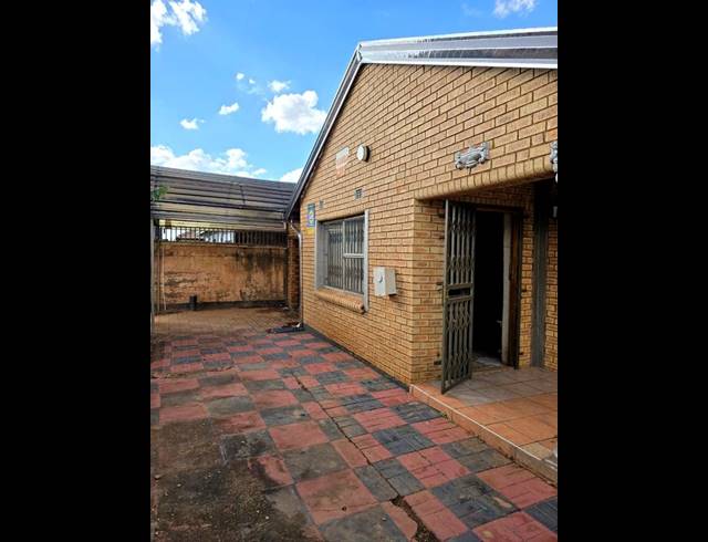 3 BEDROOM HOUSE FOR SALE IN PROTEA GLEN
